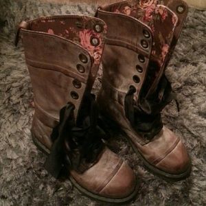 Dr. Marten “triumph” size 8